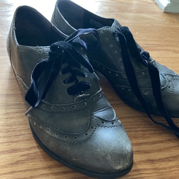 Gray lace-up women’s brogue shoes - Picture 3 of 4